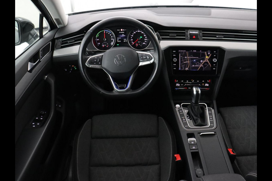 Volkswagen Passat 1.4 TSI PHEV GTE | SOH 94% | Stoelverwarming | Massage | Camera | Adaptive cruise | Matrix LED | Carplay | Navigatie | parkeerhulp | Climate control | Plug In