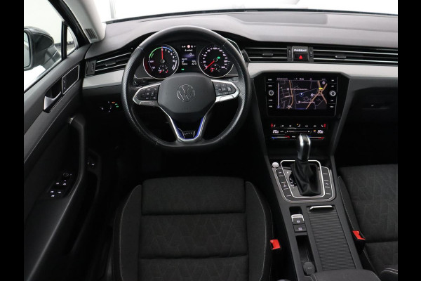 Volkswagen Passat 1.4 TSI PHEV GTE | SOH 94% | Stoelverwarming | Massage | Camera | Adaptive cruise | Matrix LED | Carplay | Navigatie | parkeerhulp | Climate control | Plug In