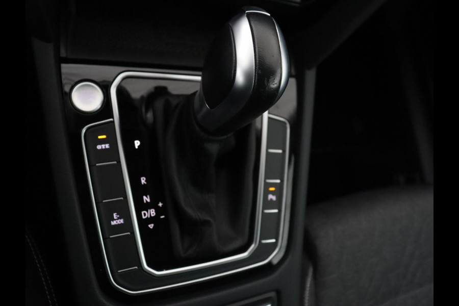 Volkswagen Passat 1.4 TSI PHEV GTE | SOH 94% | Stoelverwarming | Massage | Camera | Adaptive cruise | Matrix LED | Carplay | Navigatie | parkeerhulp | Climate control | Plug In