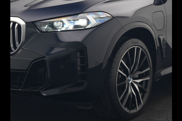 BMW X5 xDrive50e M Sport PHEV 490pk Dealer O.H. | Panodak Sky Lounge | Luchtvering | Head Up | 360 Camera | Harman / Kardon | Nappa Lederen Comfortstoelen Memory & Verwarmd | Carbon Schwarz | Apple Carplay | Keyless | Blis | 22"L.M | Plug In Hybrid |