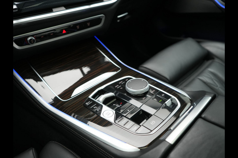 BMW X5 xDrive50e M Sport PHEV 490pk Dealer O.H. | Panodak Sky Lounge | Luchtvering | Head Up | 360 Camera | Harman / Kardon | Nappa Lederen Comfortstoelen Memory & Verwarmd | Carbon Schwarz | Apple Carplay | Keyless | Blis | 22"L.M | Plug In Hybrid |