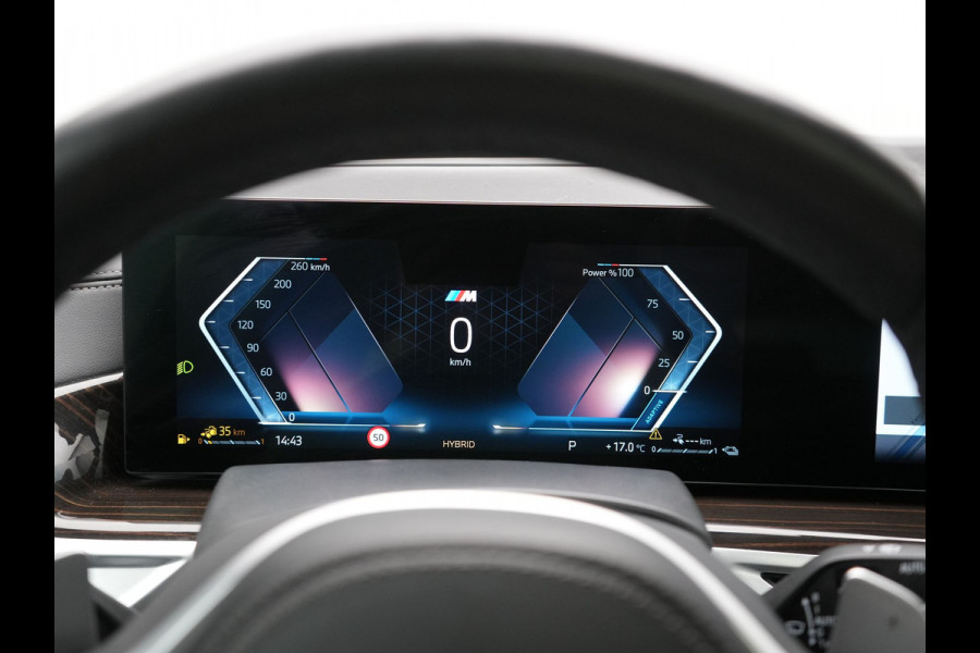 BMW X5 xDrive50e M Sport PHEV 490pk Dealer O.H. | Panodak Sky Lounge | Luchtvering | Head Up | 360 Camera | Harman / Kardon | Nappa Lederen Comfortstoelen Memory & Verwarmd | Carbon Schwarz | Apple Carplay | Keyless | Blis | 22"L.M | Plug In Hybrid |