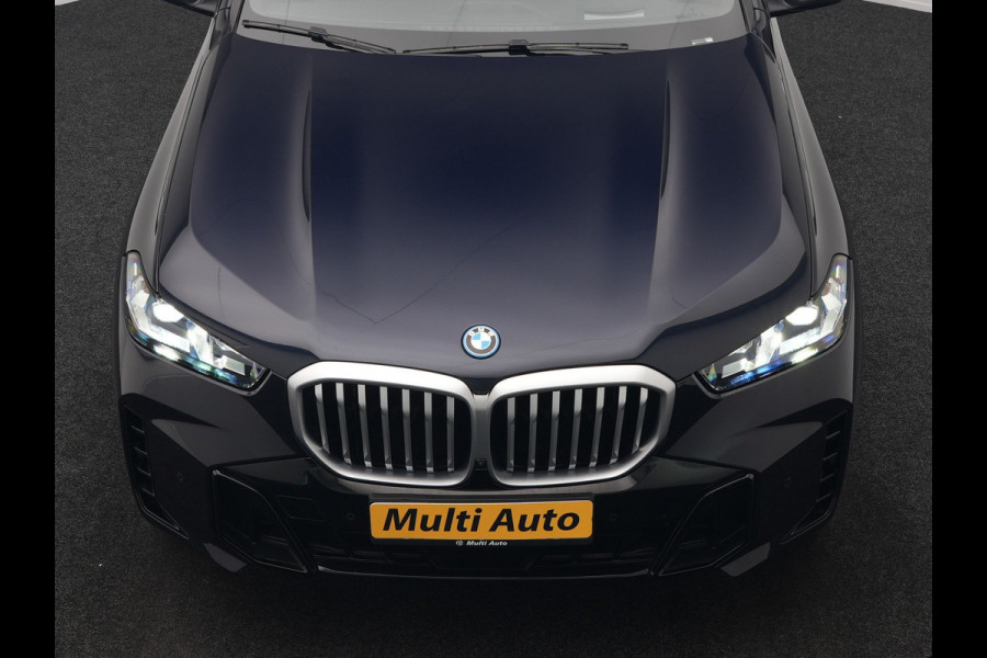 BMW X5 xDrive50e M Sport PHEV 490pk Dealer O.H. | Panodak Sky Lounge | Luchtvering | Head Up | 360 Camera | Harman / Kardon | Nappa Lederen Comfortstoelen Memory & Verwarmd | Carbon Schwarz | Apple Carplay | Keyless | Blis | 22"L.M | Plug In Hybrid |