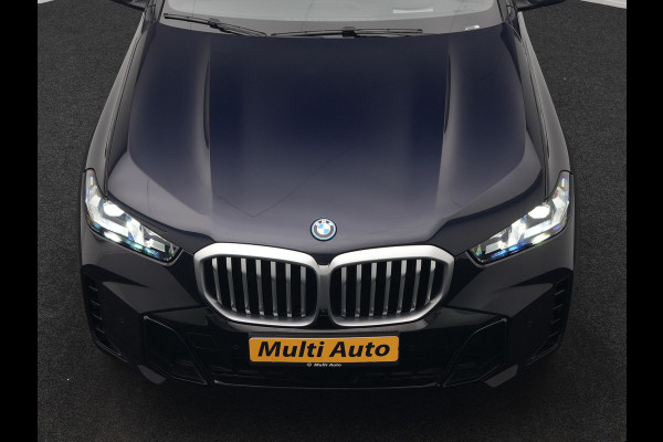 BMW X5 xDrive50e M Sport PHEV 490pk Dealer O.H. | Panodak Sky Lounge | Luchtvering | Head Up | 360 Camera | Harman / Kardon | Nappa Lederen Comfortstoelen Memory & Verwarmd | Carbon Schwarz | Apple Carplay | Keyless | Blis | 22"L.M | Plug In Hybrid |