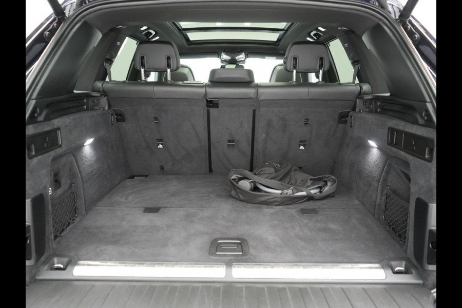 BMW X5 xDrive50e M Sport PHEV 490pk Dealer O.H. | Panodak Sky Lounge | Luchtvering | Head Up | 360 Camera | Harman / Kardon | Nappa Lederen Comfortstoelen Memory & Verwarmd | Carbon Schwarz | Apple Carplay | Keyless | Blis | 22"L.M | Plug In Hybrid |