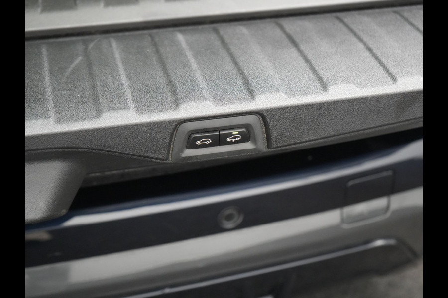 BMW X5 xDrive50e M Sport PHEV 490pk Dealer O.H. | Panodak Sky Lounge | Luchtvering | Head Up | 360 Camera | Harman / Kardon | Nappa Lederen Comfortstoelen Memory & Verwarmd | Carbon Schwarz | Apple Carplay | Keyless | Blis | 22"L.M | Plug In Hybrid |