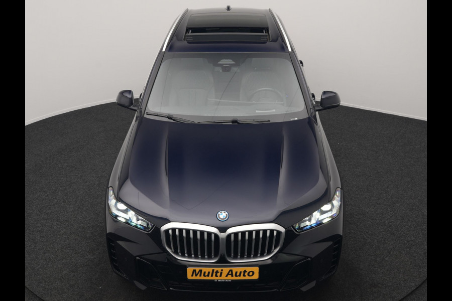 BMW X5 xDrive50e M Sport PHEV 490pk Dealer O.H. | Panodak Sky Lounge | Luchtvering | Head Up | 360 Camera | Harman / Kardon | Nappa Lederen Comfortstoelen Memory & Verwarmd | Carbon Schwarz | Apple Carplay | Keyless | Blis | 22"L.M | Plug In Hybrid |
