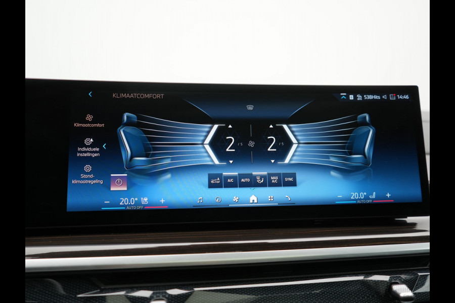 BMW X5 xDrive50e M Sport PHEV 490pk Dealer O.H. | Panodak Sky Lounge | Luchtvering | Head Up | 360 Camera | Harman / Kardon | Nappa Lederen Comfortstoelen Memory & Verwarmd | Carbon Schwarz | Apple Carplay | Keyless | Blis | 22"L.M | Plug In Hybrid |