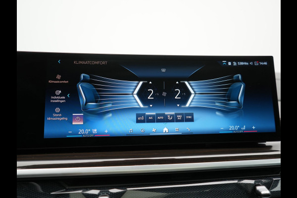 BMW X5 xDrive50e M Sport PHEV 490pk Dealer O.H. | Panodak Sky Lounge | Luchtvering | Head Up | 360 Camera | Harman / Kardon | Nappa Lederen Comfortstoelen Memory & Verwarmd | Carbon Schwarz | Apple Carplay | Keyless | Blis | 22"L.M | Plug In Hybrid |