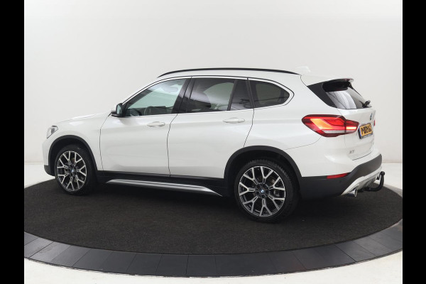 BMW X1 sDrive20i Business Edition Plus | Leder | Head-Up | Trekhaak | Stoelverwarming | Carplay | Sfeerverlichting | Full LED | Navigatie | Sportstoelen | Climate control | Parkeerhulp | Cruise control
