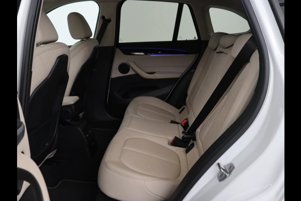 BMW X1 sDrive20i Business Edition Plus | Leder | Head-Up | Trekhaak | Stoelverwarming | Carplay | Sfeerverlichting | Full LED | Navigatie | Sportstoelen | Climate control | Parkeerhulp | Cruise control