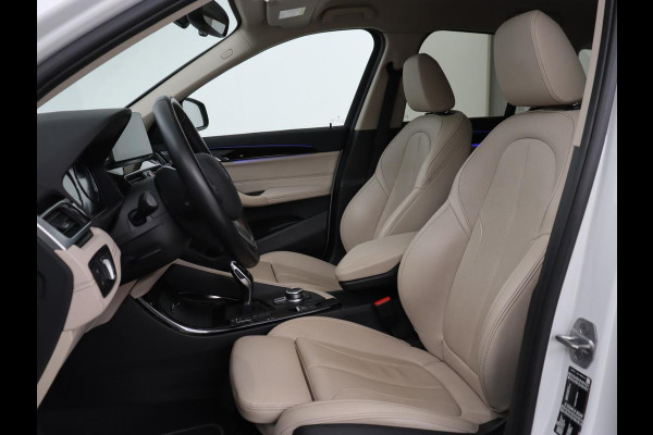 BMW X1 sDrive20i Business Edition Plus | Leder | Head-Up | Trekhaak | Stoelverwarming | Carplay | Sfeerverlichting | Full LED | Navigatie | Sportstoelen | Climate control | Parkeerhulp | Cruise control