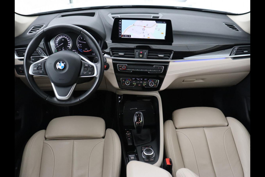 BMW X1 sDrive20i Business Edition Plus | Leder | Head-Up | Trekhaak | Stoelverwarming | Carplay | Sfeerverlichting | Full LED | Navigatie | Sportstoelen | Climate control | Parkeerhulp | Cruise control
