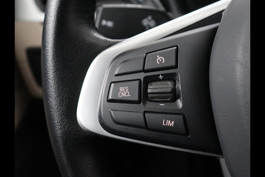 BMW X1 sDrive20i Business Edition Plus | Leder | Head-Up | Trekhaak | Stoelverwarming | Carplay | Sfeerverlichting | Full LED | Navigatie | Sportstoelen | Climate control | Parkeerhulp | Cruise control
