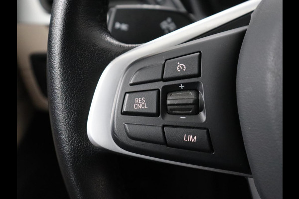 BMW X1 sDrive20i Business Edition Plus | Leder | Head-Up | Trekhaak | Stoelverwarming | Carplay | Sfeerverlichting | Full LED | Navigatie | Sportstoelen | Climate control | Parkeerhulp | Cruise control