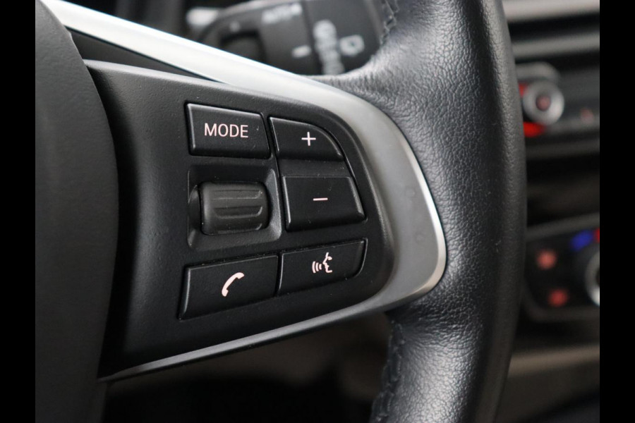 BMW X1 sDrive20i Business Edition Plus | Leder | Head-Up | Trekhaak | Stoelverwarming | Carplay | Sfeerverlichting | Full LED | Navigatie | Sportstoelen | Climate control | Parkeerhulp | Cruise control