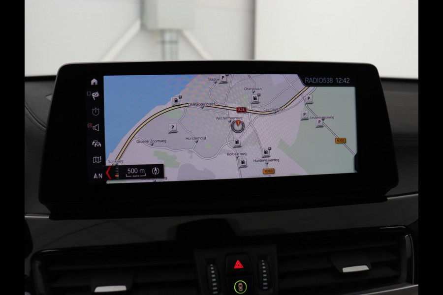 BMW X1 sDrive20i Business Edition Plus | Leder | Head-Up | Trekhaak | Stoelverwarming | Carplay | Sfeerverlichting | Full LED | Navigatie | Sportstoelen | Climate control | Parkeerhulp | Cruise control