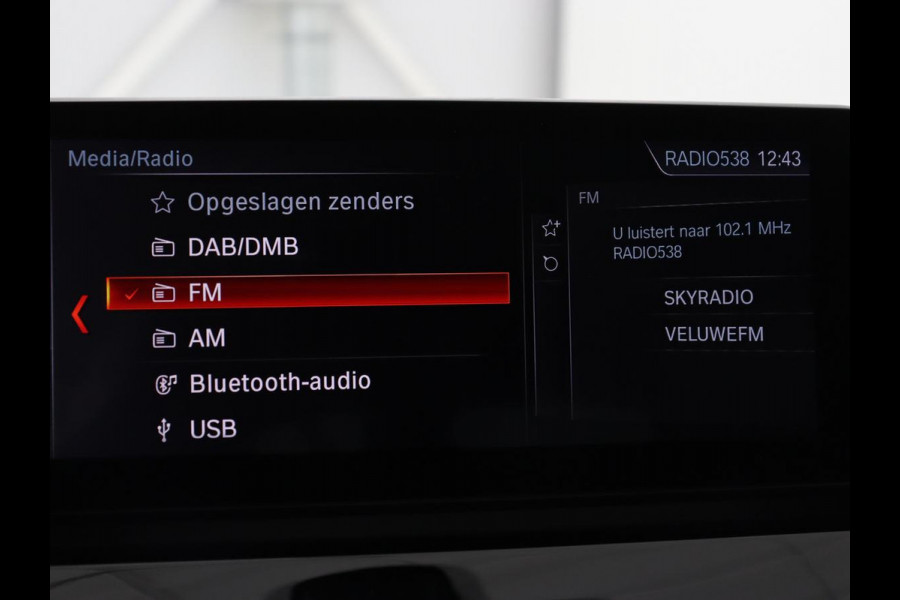 BMW X1 sDrive20i Business Edition Plus | Leder | Head-Up | Trekhaak | Stoelverwarming | Carplay | Sfeerverlichting | Full LED | Navigatie | Sportstoelen | Climate control | Parkeerhulp | Cruise control
