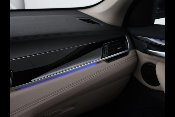 BMW X1 sDrive20i Business Edition Plus | Leder | Head-Up | Trekhaak | Stoelverwarming | Carplay | Sfeerverlichting | Full LED | Navigatie | Sportstoelen | Climate control | Parkeerhulp | Cruise control
