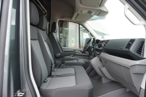 Volkswagen Crafter 35 2.0 TDI 141 PK L3H3 Automaat Nr. V042 | Airco | Cruise | Navi | Betimmering