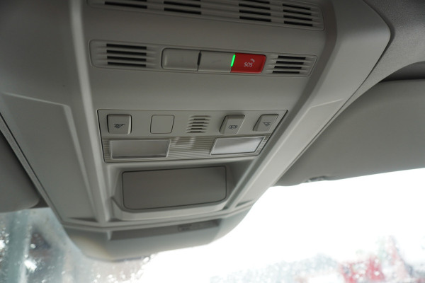 Volkswagen Crafter 35 2.0 TDI 141 PK L3H3 Automaat Nr. V042 | Airco | Cruise | Navi | Betimmering