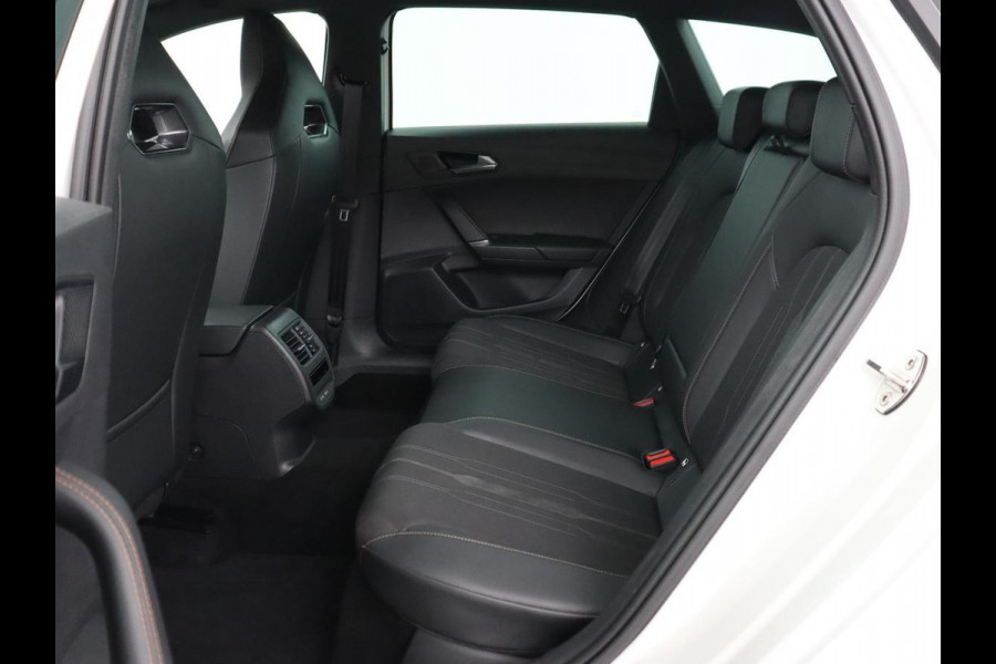 CUPRA Leon 1.4 eHybrid VZ | SOH 90,7% | 245pk | Stoelverwarming | Adaptive cruise | Camera | Carplay | Navigatie | Sfeerverlichting | Full LED | Sportstoelen | Keyless | PHEV | Plug In