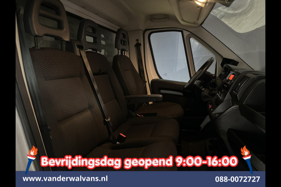 Peugeot Boxer 2.2 BlueHDi 141pk Bakwagen 428cm Lang Laadklep Euro6 Airco | Camera | 1085kg laadvermogen Bijrijdersbank