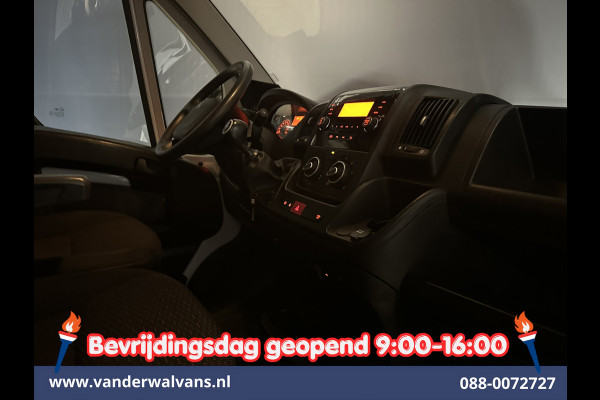Peugeot Boxer 2.2 BlueHDi 141pk Bakwagen 428cm Lang Laadklep Euro6 Airco | Camera | 1085kg laadvermogen Bijrijdersbank