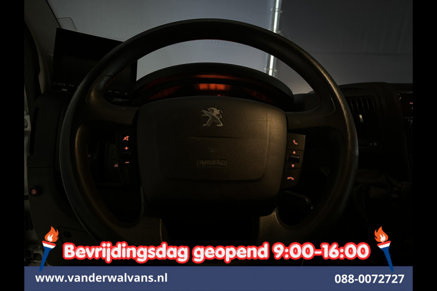 Peugeot Boxer 2.2 BlueHDi 141pk Bakwagen 428cm Lang Laadklep Euro6 Airco | Camera | 1085kg laadvermogen Bijrijdersbank