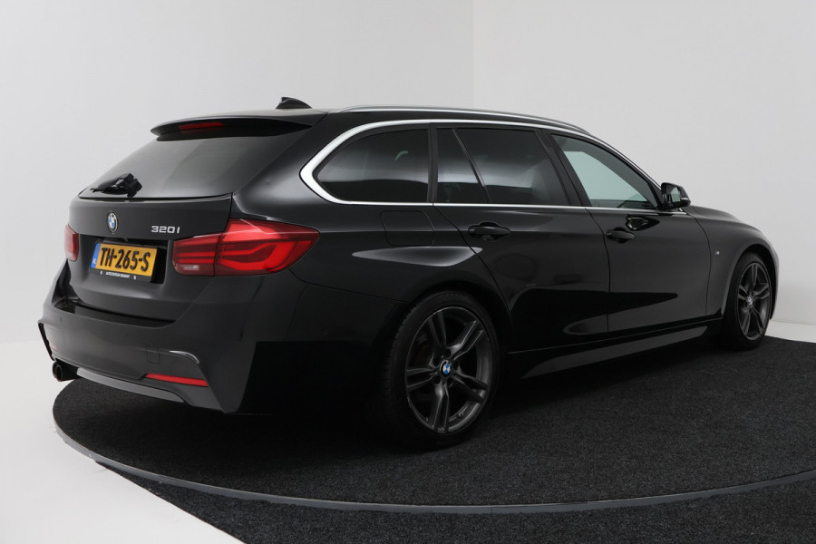 BMW 3 Serie Touring 320i Edition M Sport Shadow High Executive (PANORAMADAK, STOELVERWARMING, CAMERA, CRUISE CONTROL, NAVIGATIE)