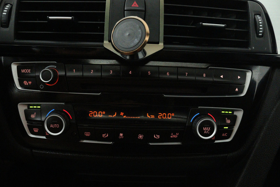 BMW 3 Serie Touring 320i Edition M Sport Shadow High Executive (PANORAMADAK, STOELVERWARMING, CAMERA, CRUISE CONTROL, NAVIGATIE)