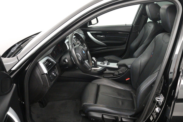 BMW 3 Serie Touring 320i Edition M Sport Shadow High Executive (PANORAMADAK, STOELVERWARMING, CAMERA, CRUISE CONTROL, NAVIGATIE)