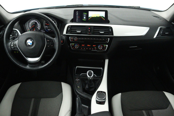 BMW 1-serie 118i Executive (STOELVERWARMING, CAMERA, NAVIGATIE, CRUISE CONTROL, PARKEERSENSOREN, DEALER ONDERHOUDEN)