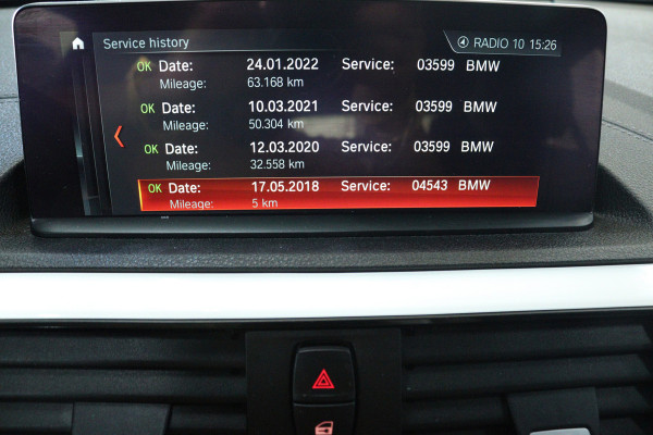 BMW 1-serie 118i Executive (STOELVERWARMING, CAMERA, NAVIGATIE, CRUISE CONTROL, PARKEERSENSOREN, DEALER ONDERHOUDEN)