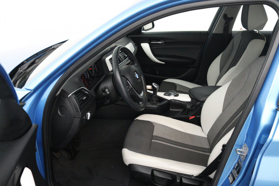 BMW 1-serie 118i Executive (STOELVERWARMING, CAMERA, NAVIGATIE, CRUISE CONTROL, PARKEERSENSOREN, DEALER ONDERHOUDEN)