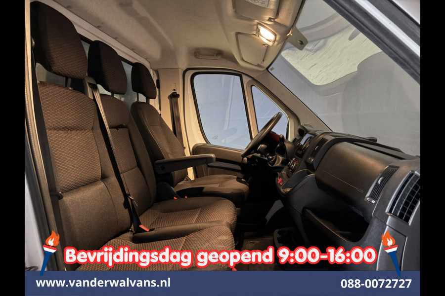 Peugeot Boxer 2.2 BlueHDi 141pk Bakwagen 436cm Lang Laadklep Euro6 Airco | Cruisecontrol | 1055kg laadvermogen Bijrijdersbank