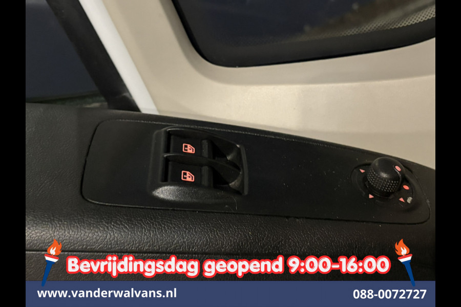 Peugeot Boxer 2.2 BlueHDi 141pk Bakwagen 436cm Lang Laadklep Euro6 Airco | Cruisecontrol | 1055kg laadvermogen Bijrijdersbank