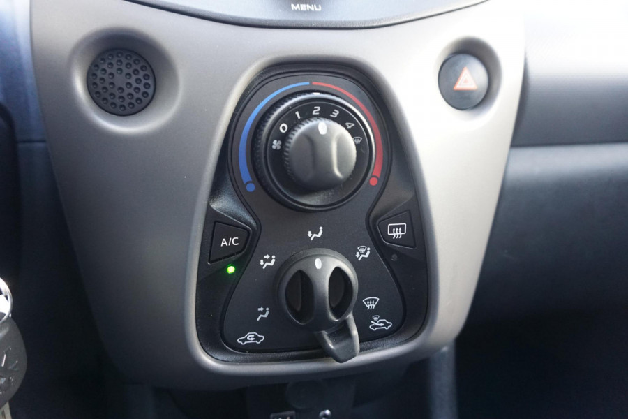 Peugeot 108 1.0 e-VTi Premium/Dealeronderhouden/1e Eigenaar/ All-Season banden.