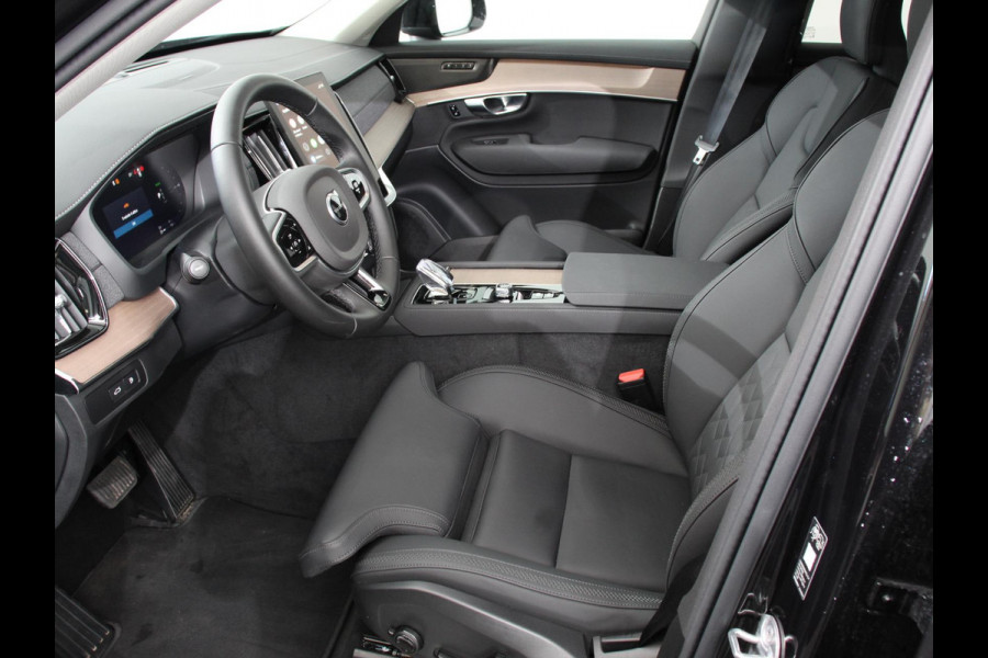 Volvo XC90 2.0 T8 Plug-in hybrid AWD Plus Dark 7 persoons Navigatie Apple Carplay/Android Auto 360 Camera Parkeersensoren Adaptive Cruise Control Full LED Stoel- en stuurverwarming Memory stoelen Climate Control Lichtmetalen velgen