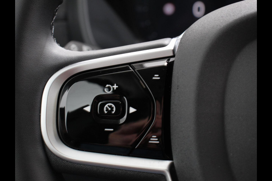 Volvo XC90 2.0 T8 Plug-in hybrid AWD Plus Dark 7 persoons Navigatie Apple Carplay/Android Auto 360 Camera Parkeersensoren Adaptive Cruise Control Full LED Stoel- en stuurverwarming Memory stoelen Climate Control Lichtmetalen velgen