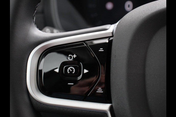 Volvo XC90 2.0 T8 Plug-in hybrid AWD Plus Dark 7 persoons Navigatie Apple Carplay/Android Auto 360 Camera Parkeersensoren Adaptive Cruise Control Full LED Stoel- en stuurverwarming Memory stoelen Climate Control Lichtmetalen velgen