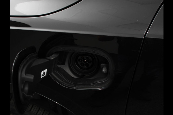 Volvo XC90 2.0 T8 Plug-in hybrid AWD Plus Dark 7 persoons Navigatie Apple Carplay/Android Auto 360 Camera Parkeersensoren Adaptive Cruise Control Full LED Stoel- en stuurverwarming Memory stoelen Climate Control Lichtmetalen velgen