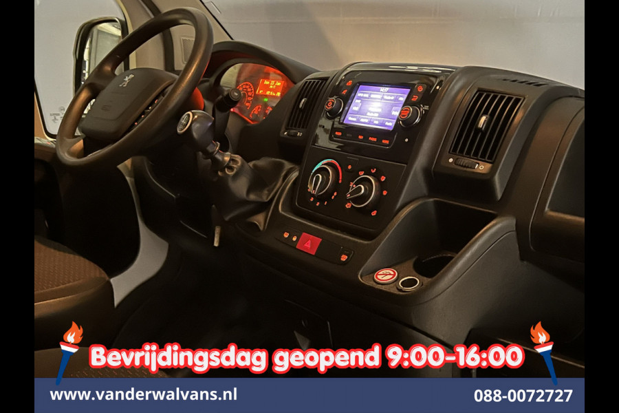 Peugeot Boxer 2.2 BlueHDi 120pk L1H1 Euro6 Airco | Camera | Navigatie | Trekhaak | Cruisecontrol Parkeersensoren, Bijrijdersbank