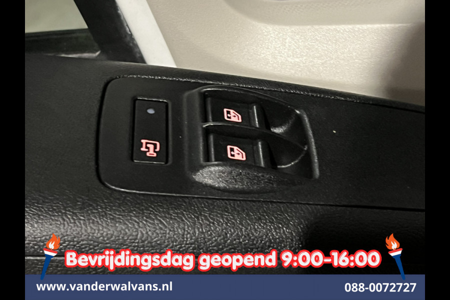 Peugeot Boxer 2.2 BlueHDi 120pk L1H1 Euro6 Airco | Camera | Navigatie | Trekhaak | Cruisecontrol Parkeersensoren, Bijrijdersbank