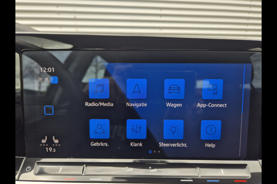 Volkswagen Golf 1.5 TSI Life,Navigatie,Android/Carplay,Lm 18 Inch,Parksensoren,stoelverwarming