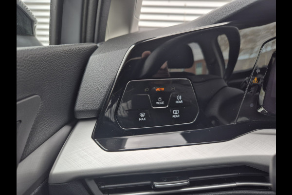 Volkswagen Golf 1.5 TSI Life,Navigatie,Android/Carplay,Lm 18 Inch,Parksensoren,stoelverwarming