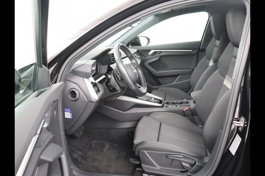 Audi A3 30 TFSI Advanced edition | Panoramadak | Stoelverwarming | Camera | Carplay | Sportstoelen | Navigatie | Full LED | Virtual Cockpit | Getint glas | Climate control | Parkeerhulp | Cruise control
