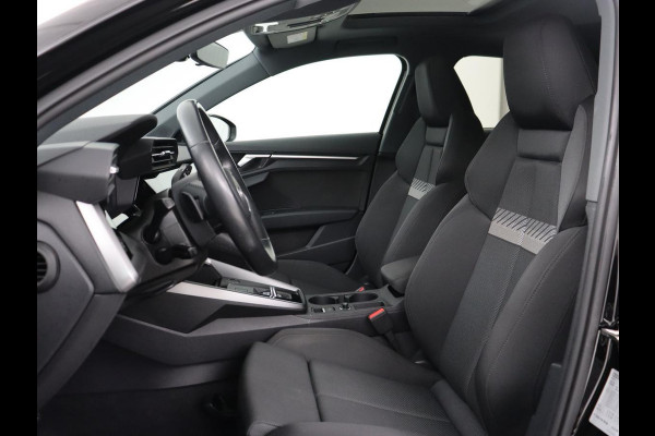 Audi A3 30 TFSI Advanced edition | Panoramadak | Stoelverwarming | Camera | Carplay | Sportstoelen | Navigatie | Full LED | Virtual Cockpit | Getint glas | Climate control | Parkeerhulp | Cruise control