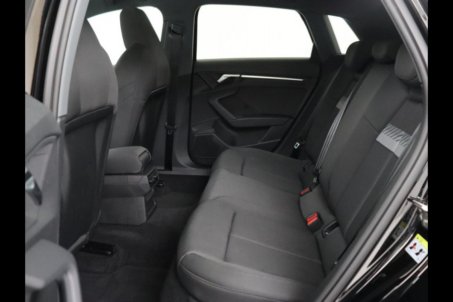 Audi A3 30 TFSI Advanced edition | Panoramadak | Stoelverwarming | Camera | Carplay | Sportstoelen | Navigatie | Full LED | Virtual Cockpit | Getint glas | Climate control | Parkeerhulp | Cruise control