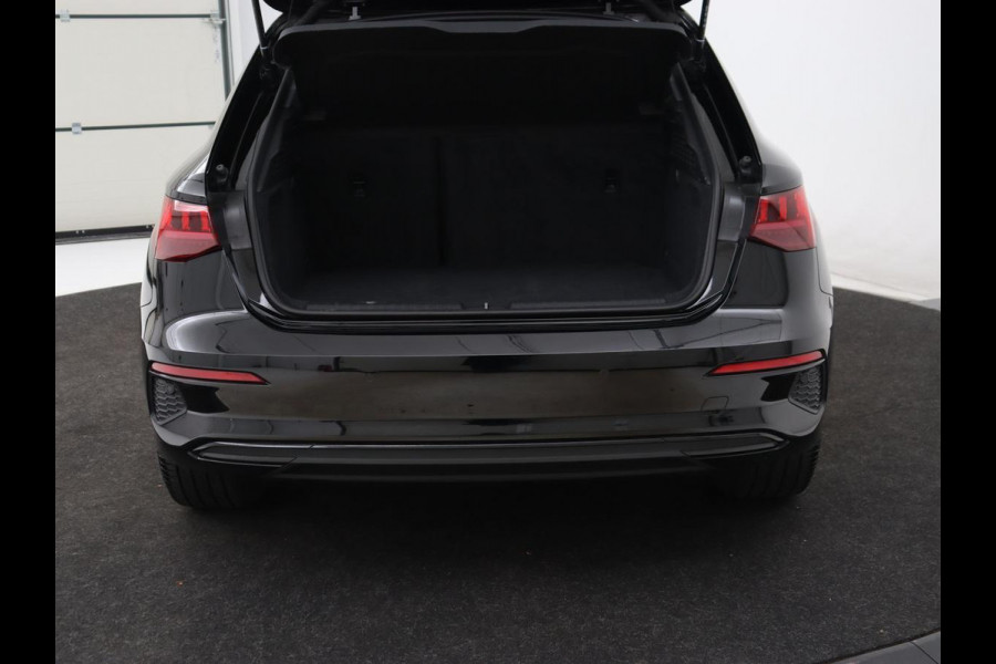 Audi A3 30 TFSI Advanced edition | Panoramadak | Stoelverwarming | Camera | Carplay | Sportstoelen | Navigatie | Full LED | Virtual Cockpit | Getint glas | Climate control | Parkeerhulp | Cruise control